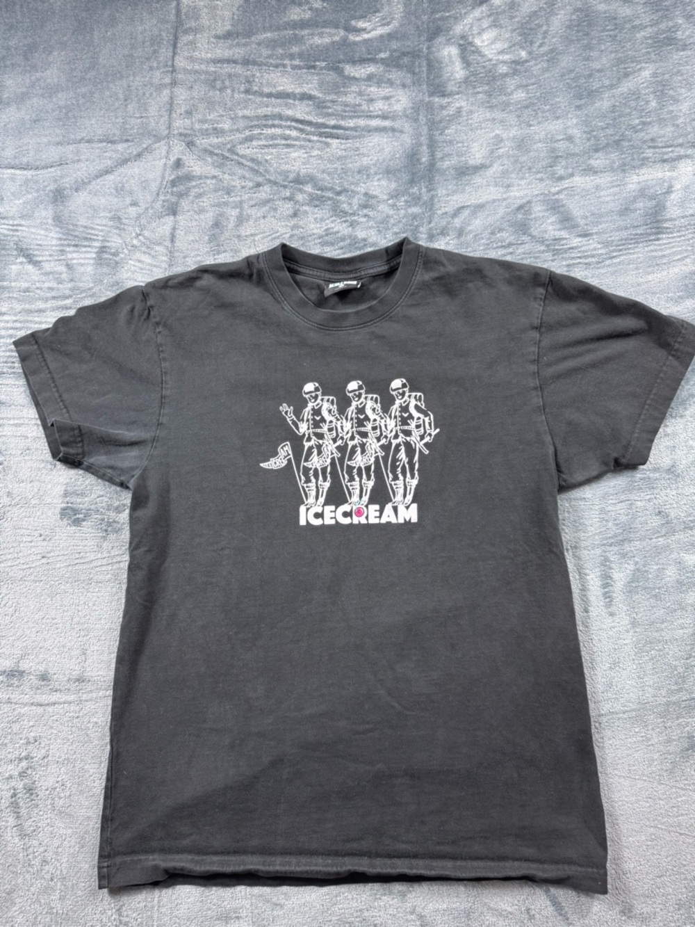 ICECREAM Pharrell Astronaut Soldiers Graphic Black Tee M Streetwear